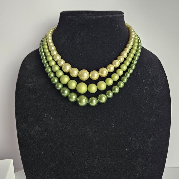 Vintage Olive Green Ombre Faux Pearl Necklace & Clip-On Earrings Set – 17" - Picture 5 of 16